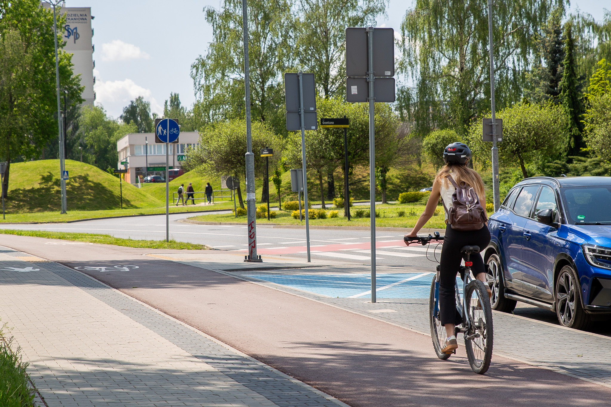 Droga rowerowa przy ul. Granicznej na os. Paderewskiego_fot. Hanna Smolorz.jpg