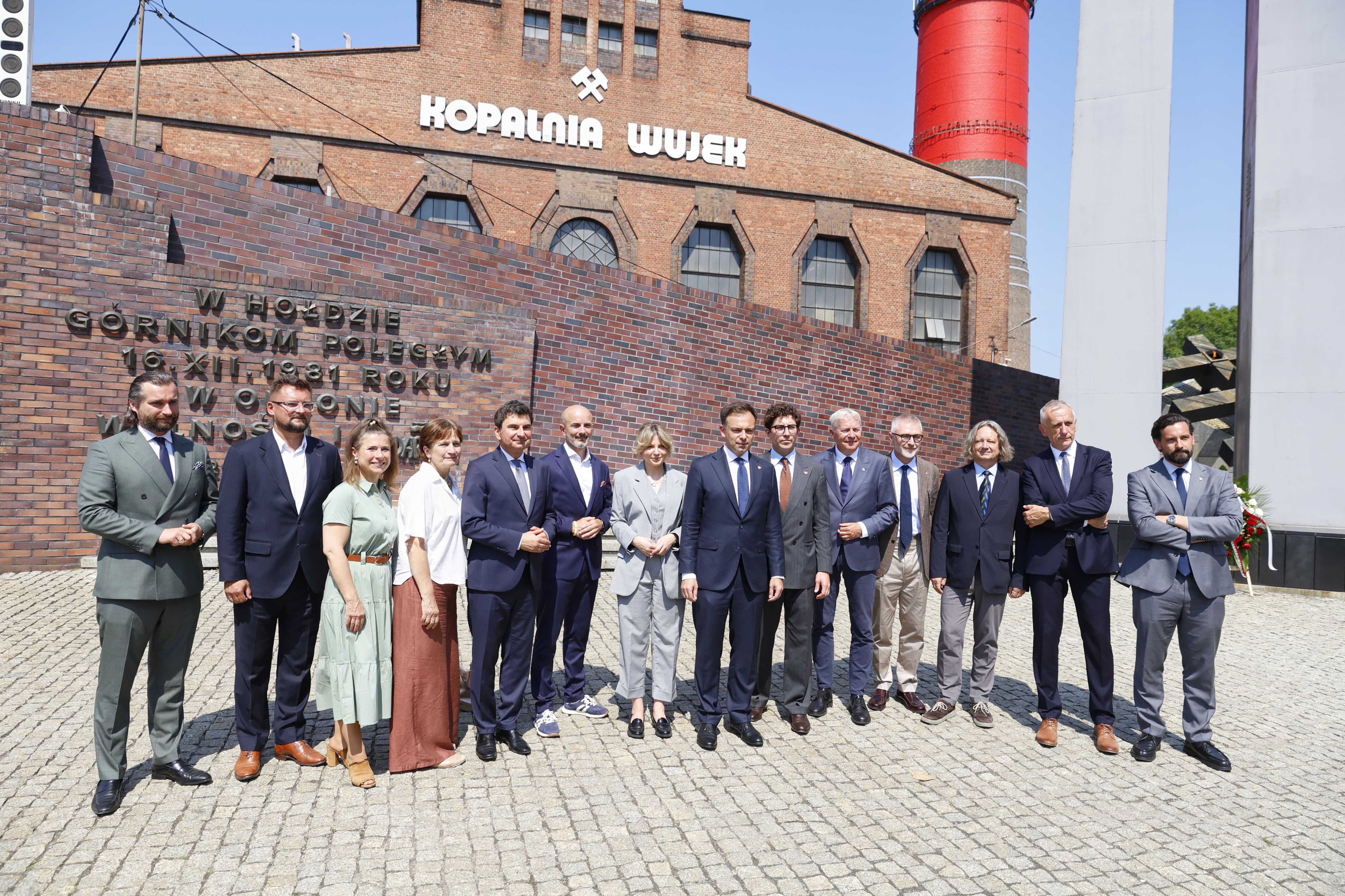 Minister finansów, samorządowcy oraz naukowcy rozmawiali o możliwości utworzenia Centrum Technologii Kosmicznych w Katowicach_fot. KAW.jpeg