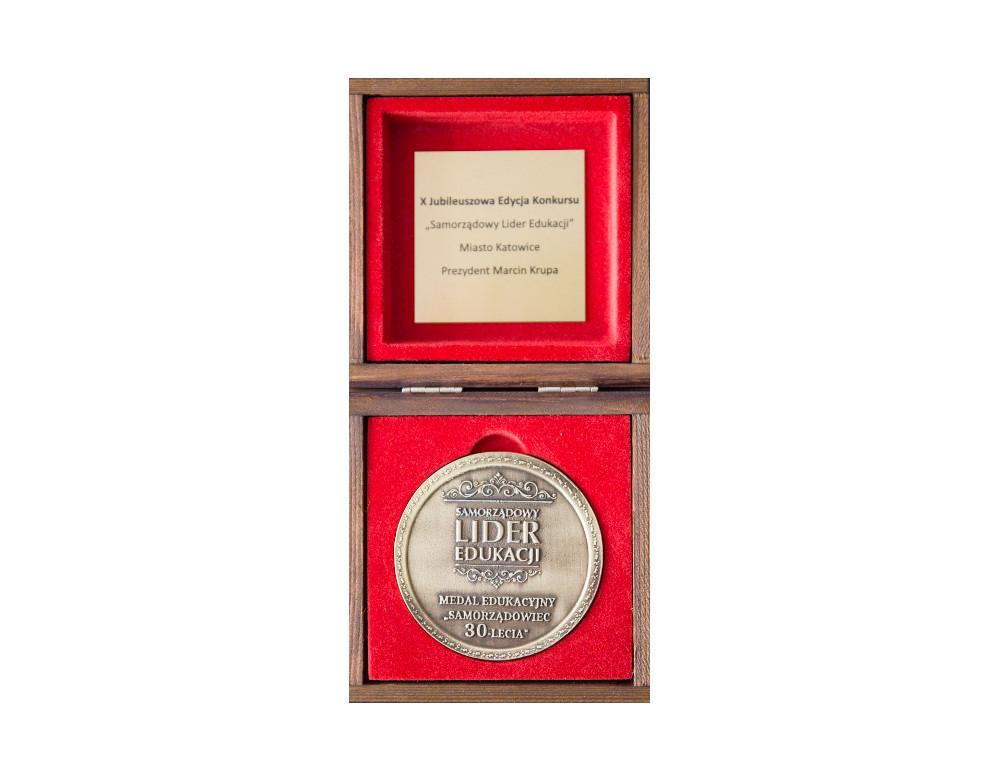 Samorządowy Lider Edukacji - Medal 30-lecia.jpg