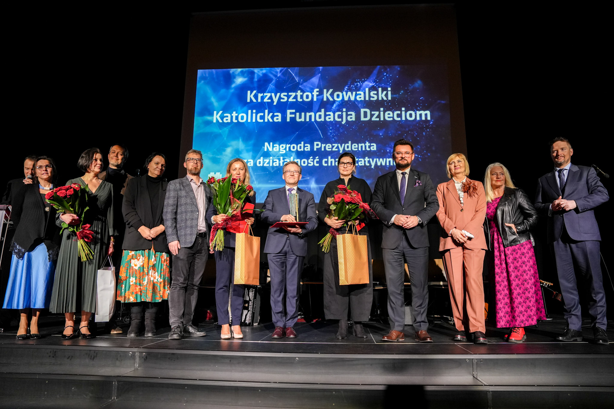 Laureat nagrody za działalność charytatywną i wyróżnieni_fot. K. Kalkowski.jpg
