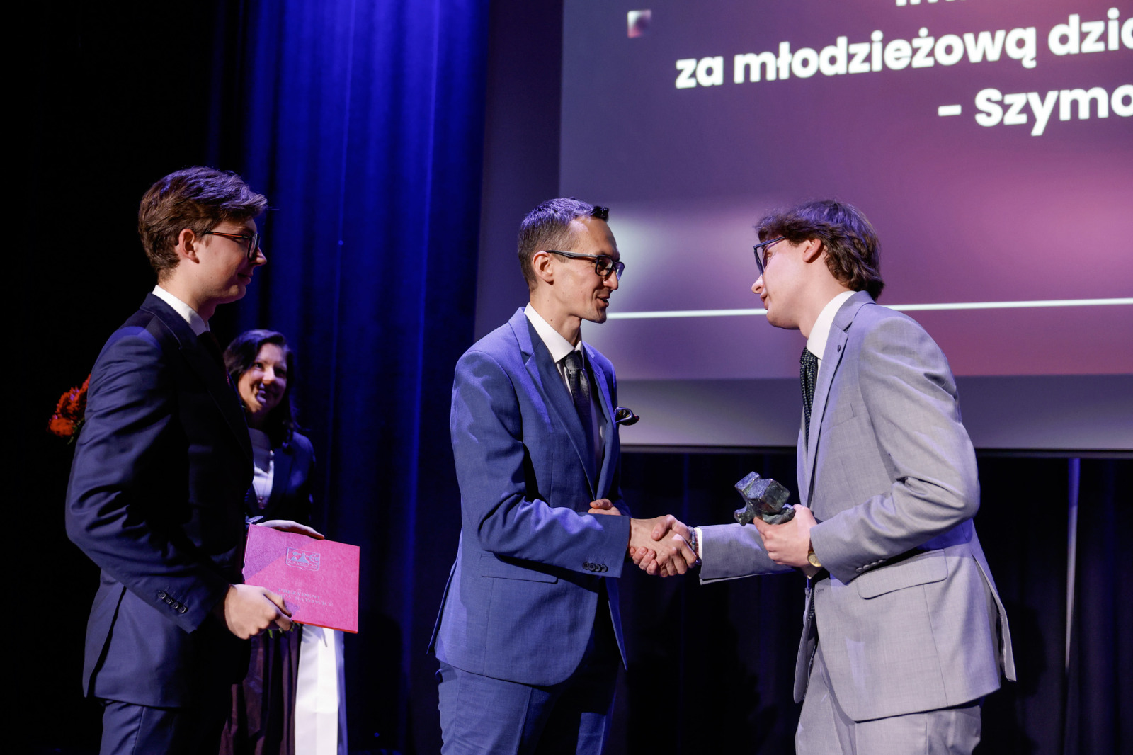 Nagrody wręczył Maciej Stachura, wiceprezydent Katowic_fot. KAW.jpg