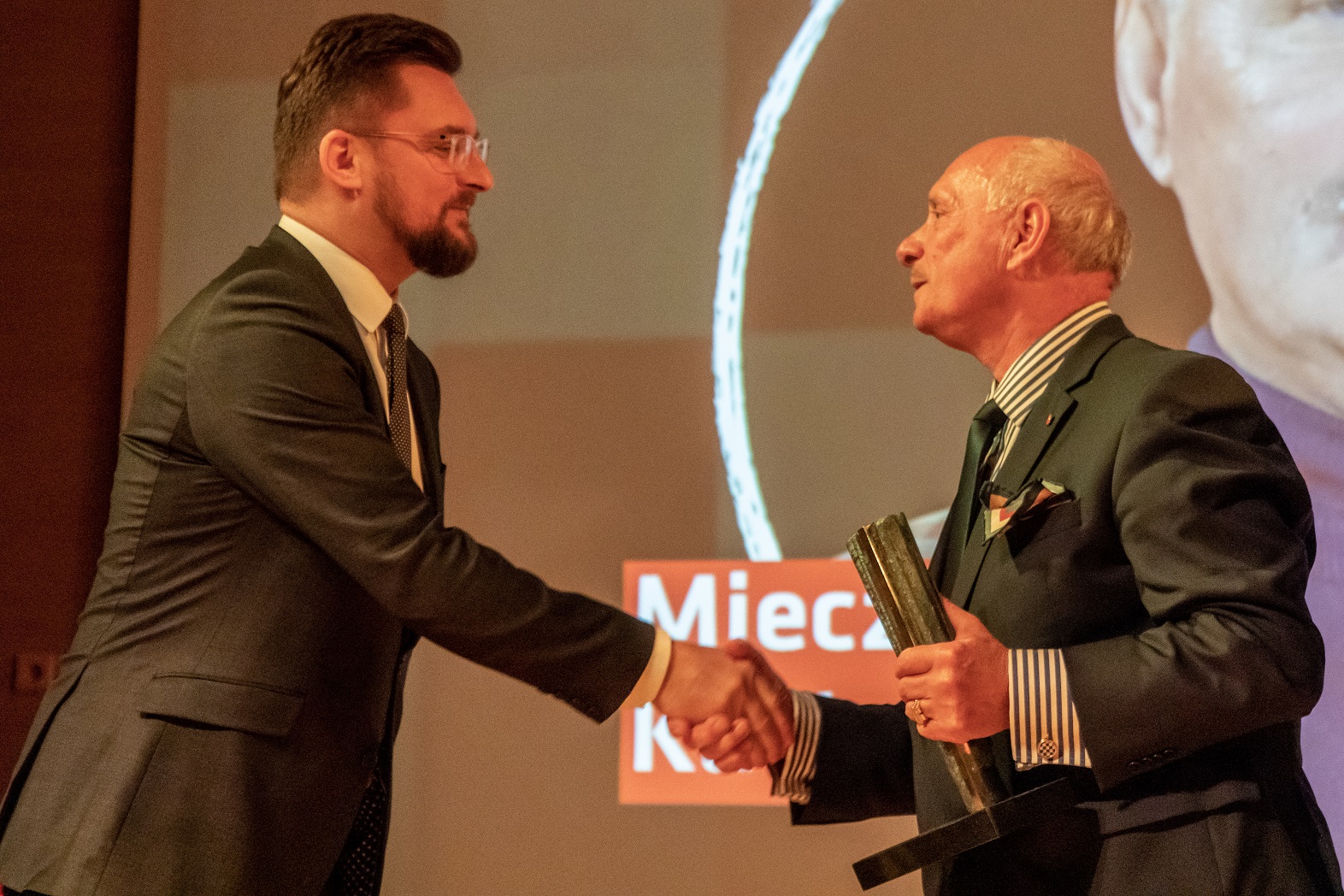 Nagrodę za działalność charytatywną otrzymał w tym roku Mieczysław Kucharski Fot. UMK K. Kalkowski.jpg